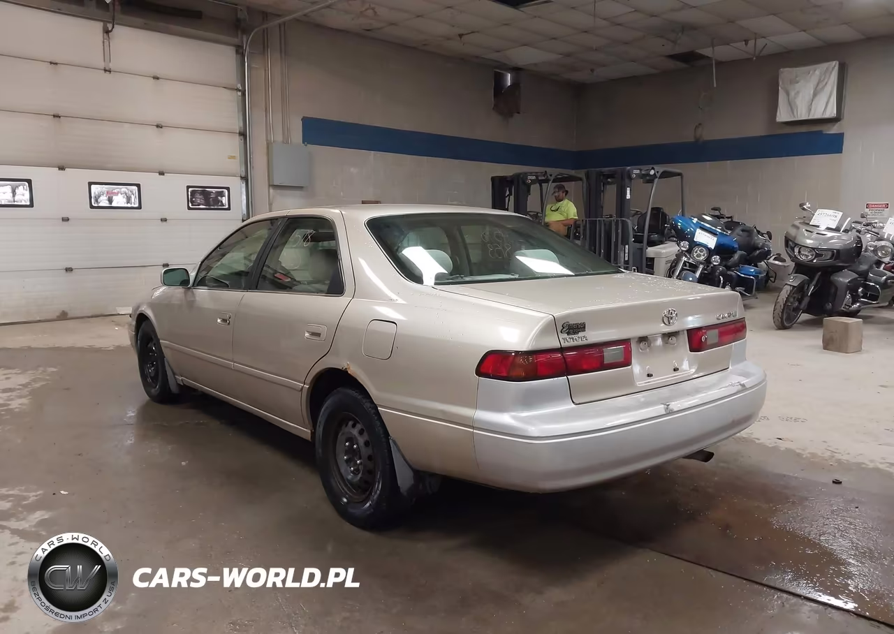 1998 Toyota Camry Le VIN:JT2BG22K3W0167193 - 3