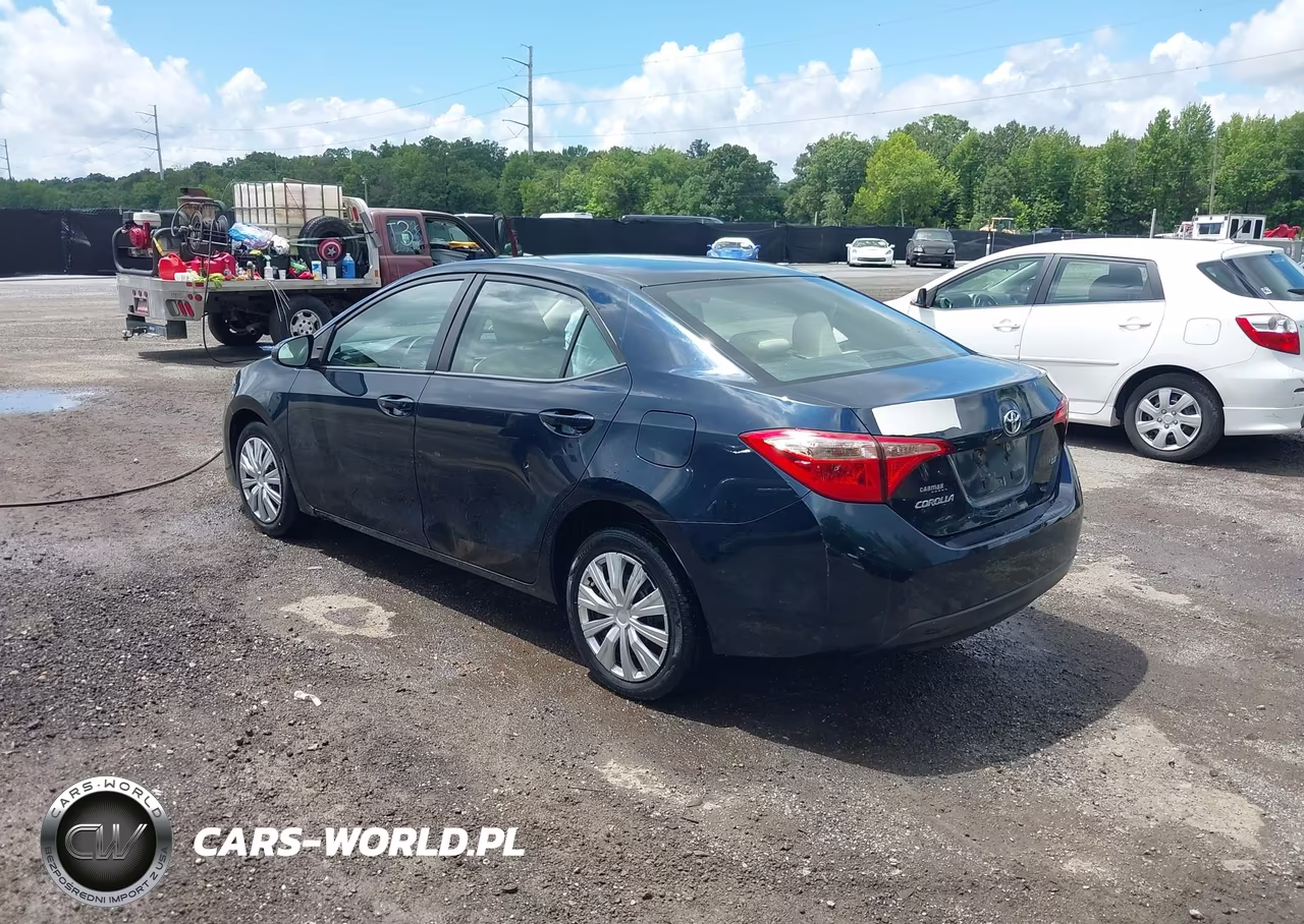 2018 Toyota Corolla Le VIN:2T1BURHE3JC991185 - 3