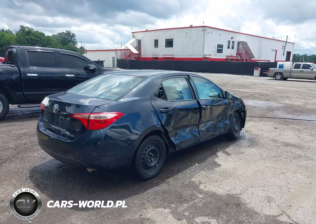2018 Toyota Corolla Le VIN:2T1BURHE3JC991185 - 4