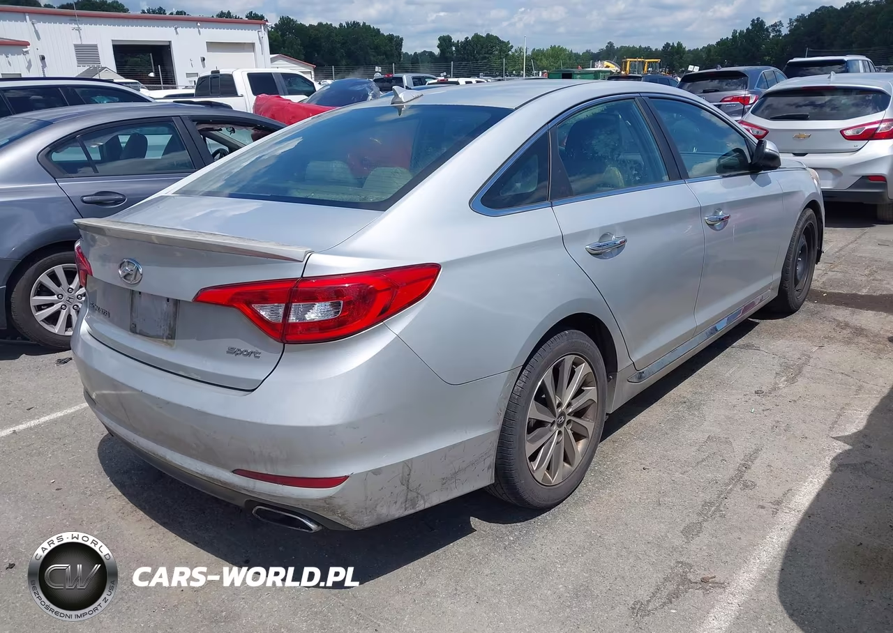 2015 Hyundai Sonata Sport VIN:5NPE34AF0FH077082 - 4