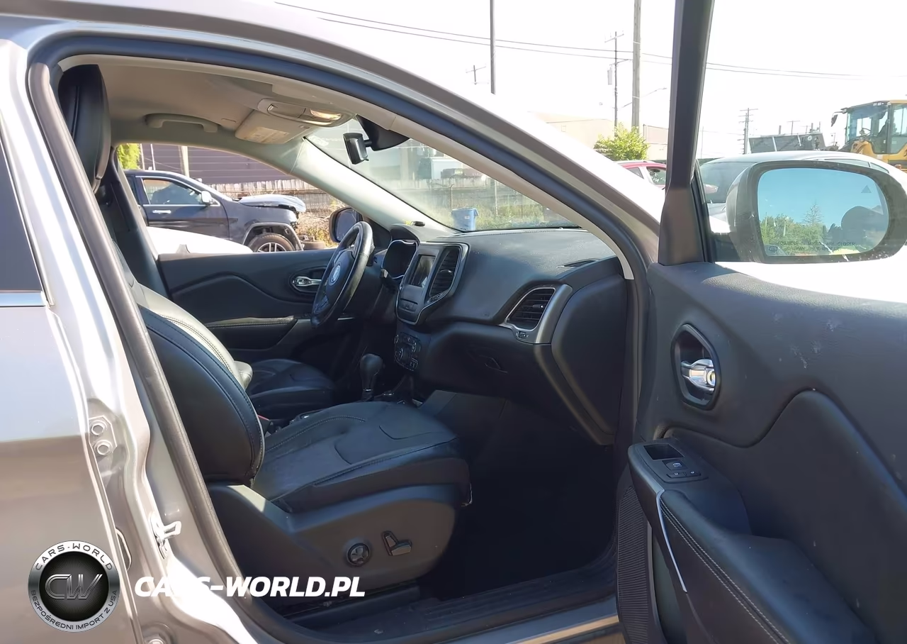 2021 Jeep Cherokee Latitude Lux 4X4 VIN:1C4PJMMX5MD160271 - 5