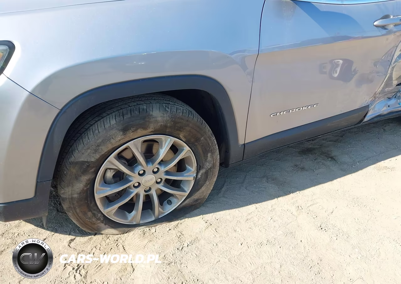 2021 Jeep Cherokee Latitude Lux 4X4 VIN:1C4PJMMX5MD160271 - 6