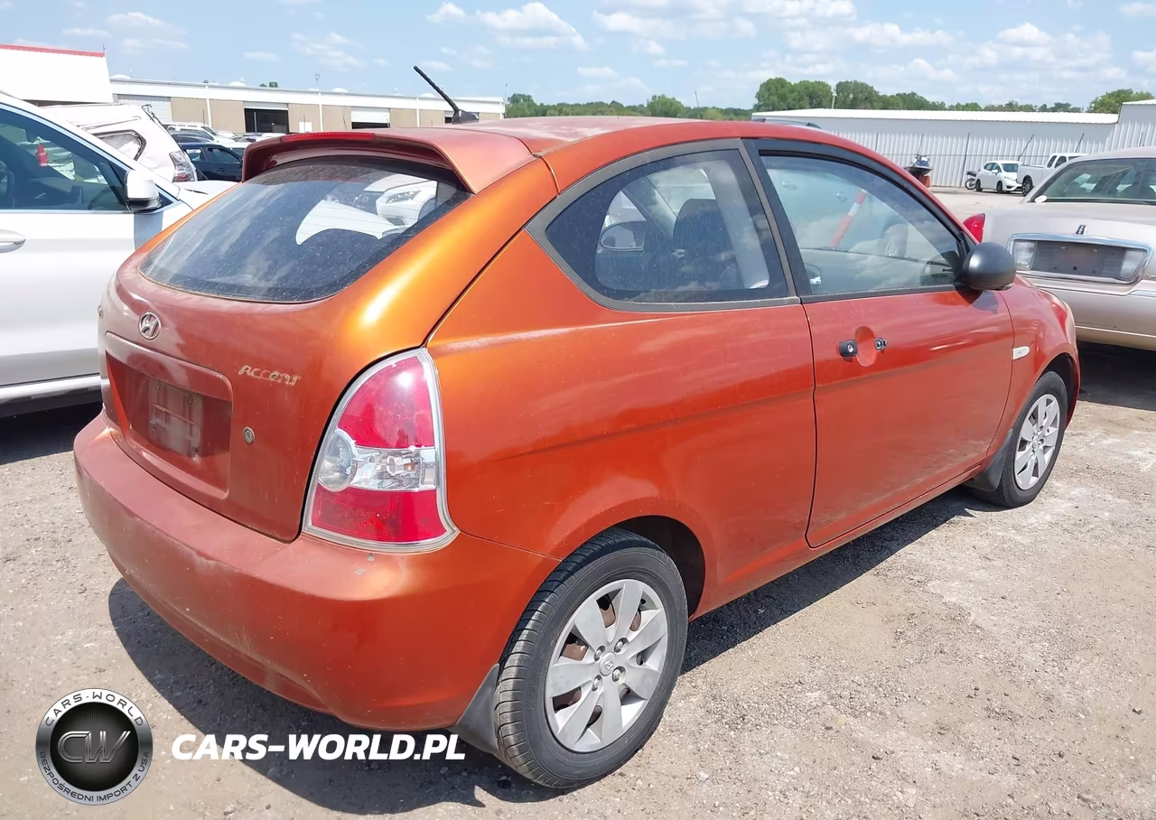 2008 Hyundai Accent Gs VIN:KMHCM36C18U063838 - 4
