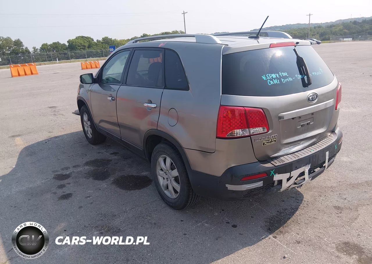 2011 Kia Sorento Lx VIN:5XYKT3A11BG096789 - 3