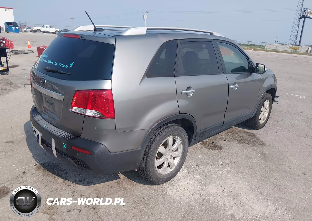 2011 Kia Sorento Lx VIN:5XYKT3A11BG096789 - 4