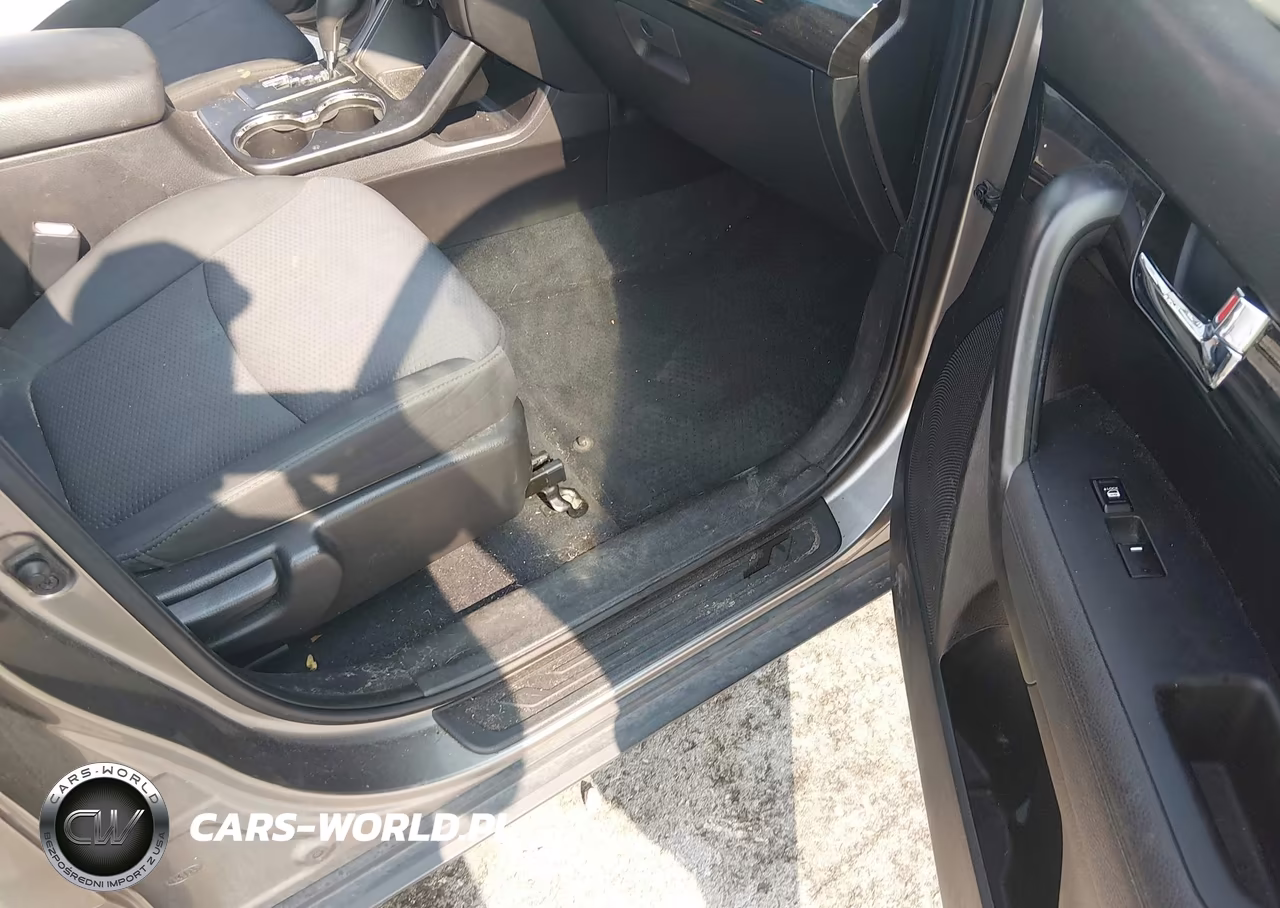 2011 Kia Sorento Lx VIN:5XYKT3A11BG096789 - 5