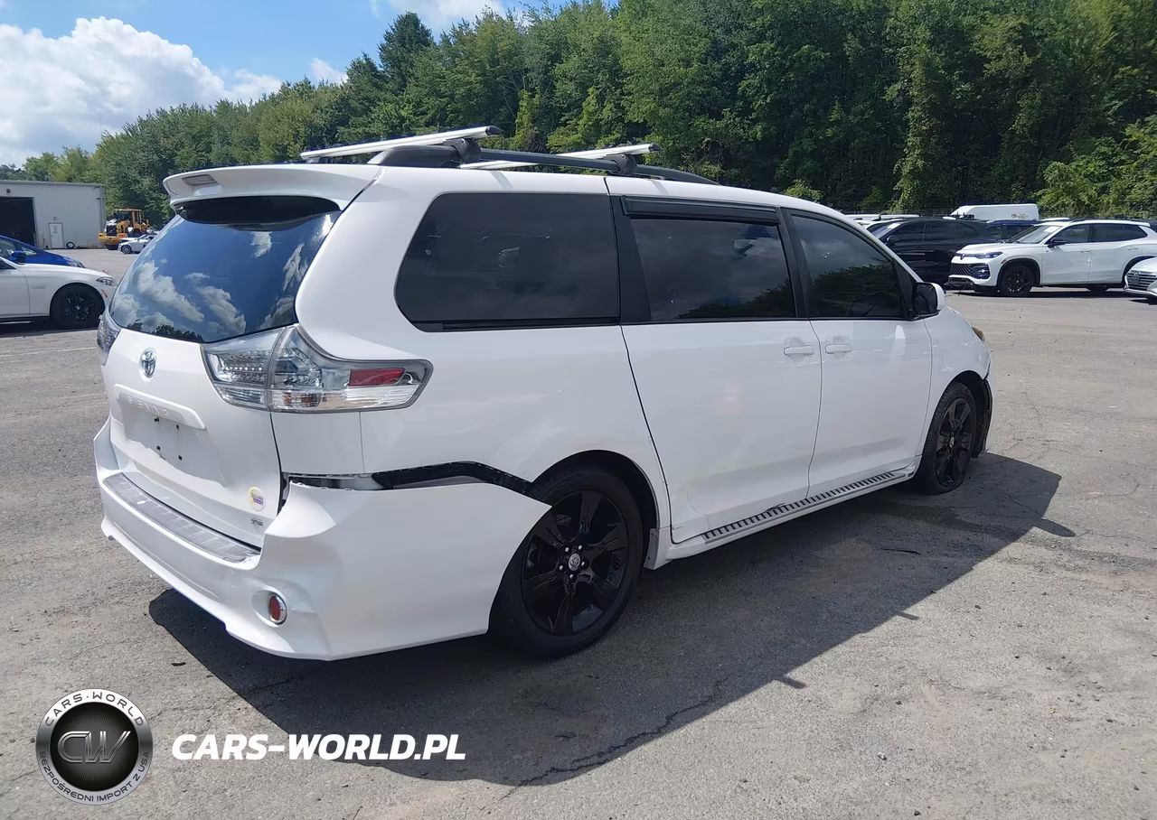 2011 Toyota Sienna Se VIN:5TDXK3DC3BS105971 - 4
