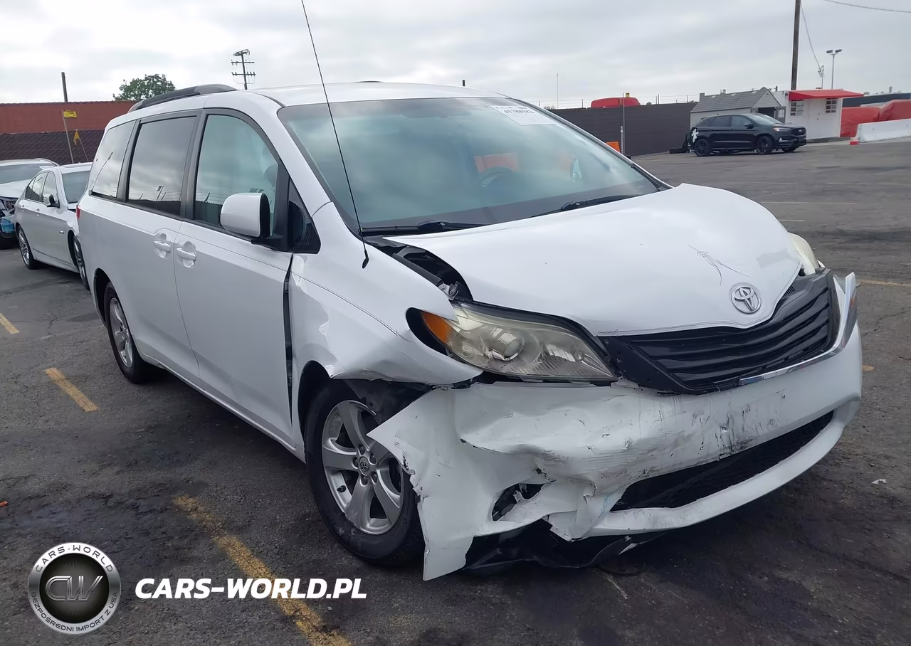2013 Toyota Sienna Le V6 8 Passenger – zdjęcie 1 z 17
