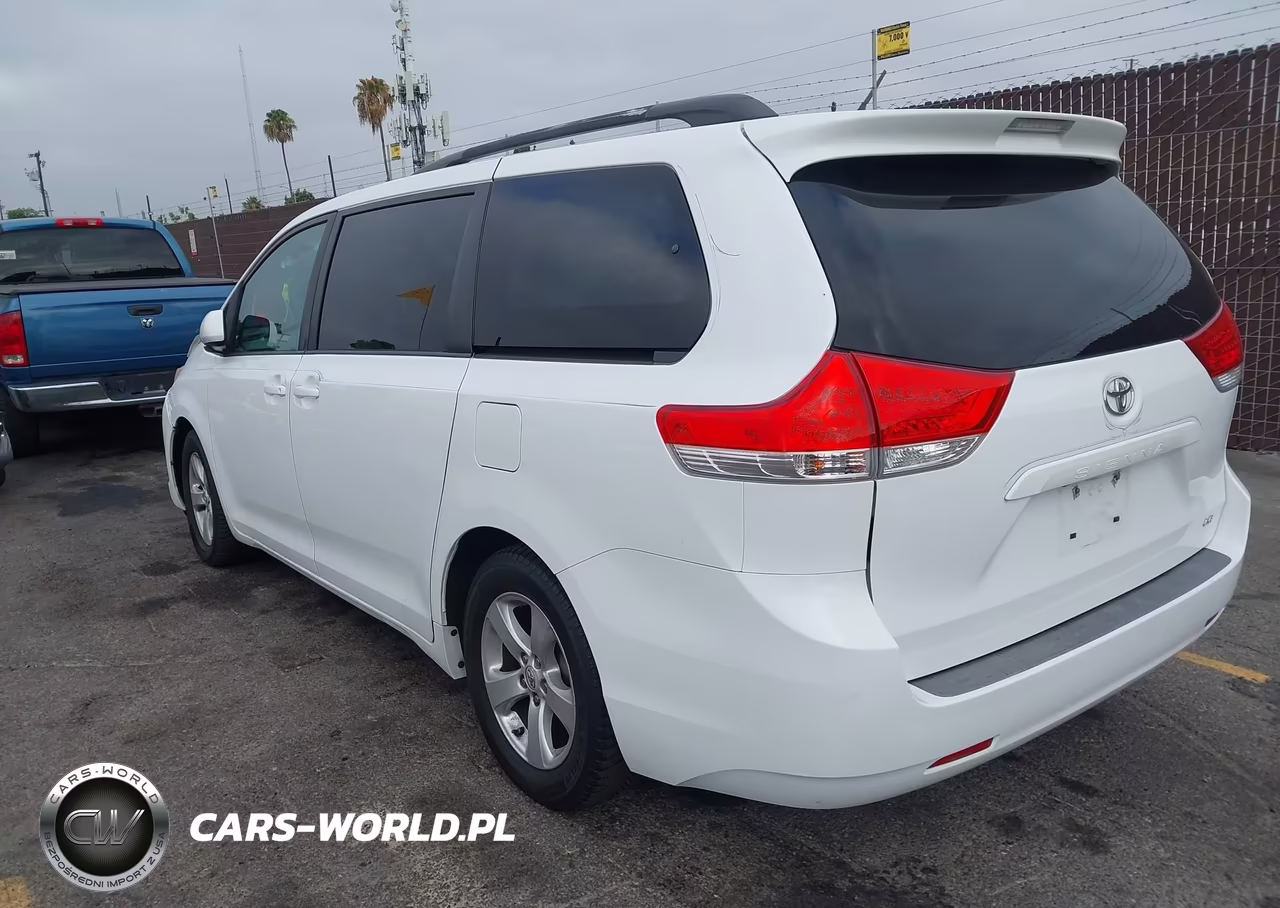 2013 Toyota Sienna Le V6 8 Passenger VIN:5TDKK3DC5DS369822 - 3