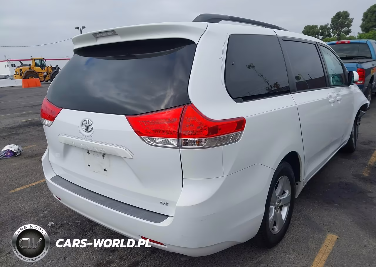 2013 Toyota Sienna Le V6 8 Passenger VIN:5TDKK3DC5DS369822 - 4