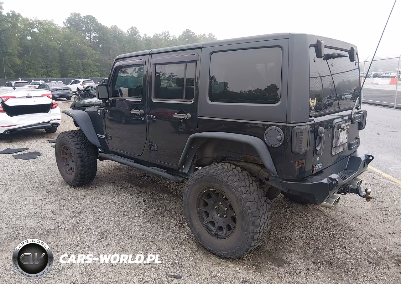2015 Jeep Wrangler Unlimited Sport VIN:1C4BJWDG5FL579820 - 3