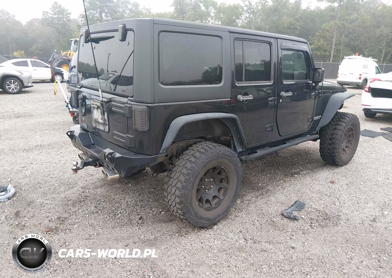 2015 Jeep Wrangler Unlimited Sport VIN:1C4BJWDG5FL579820 - 4