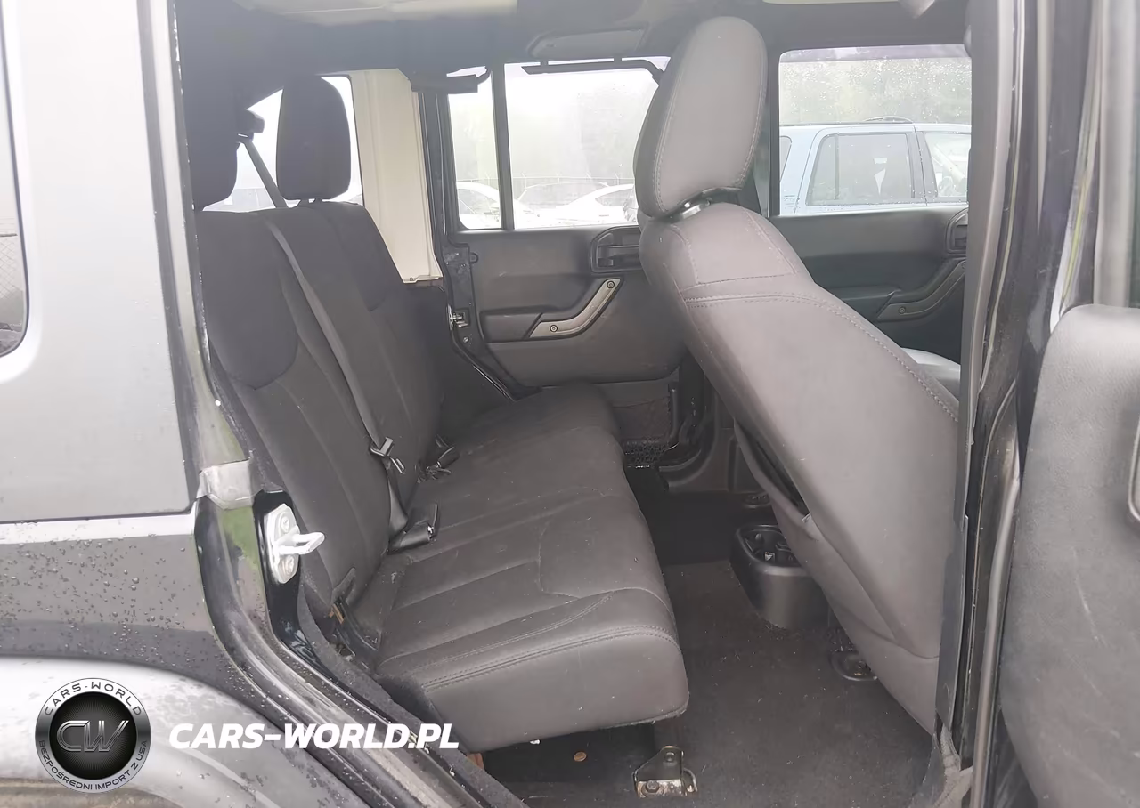 2015 Jeep Wrangler Unlimited Sport VIN:1C4BJWDG5FL579820 - 8