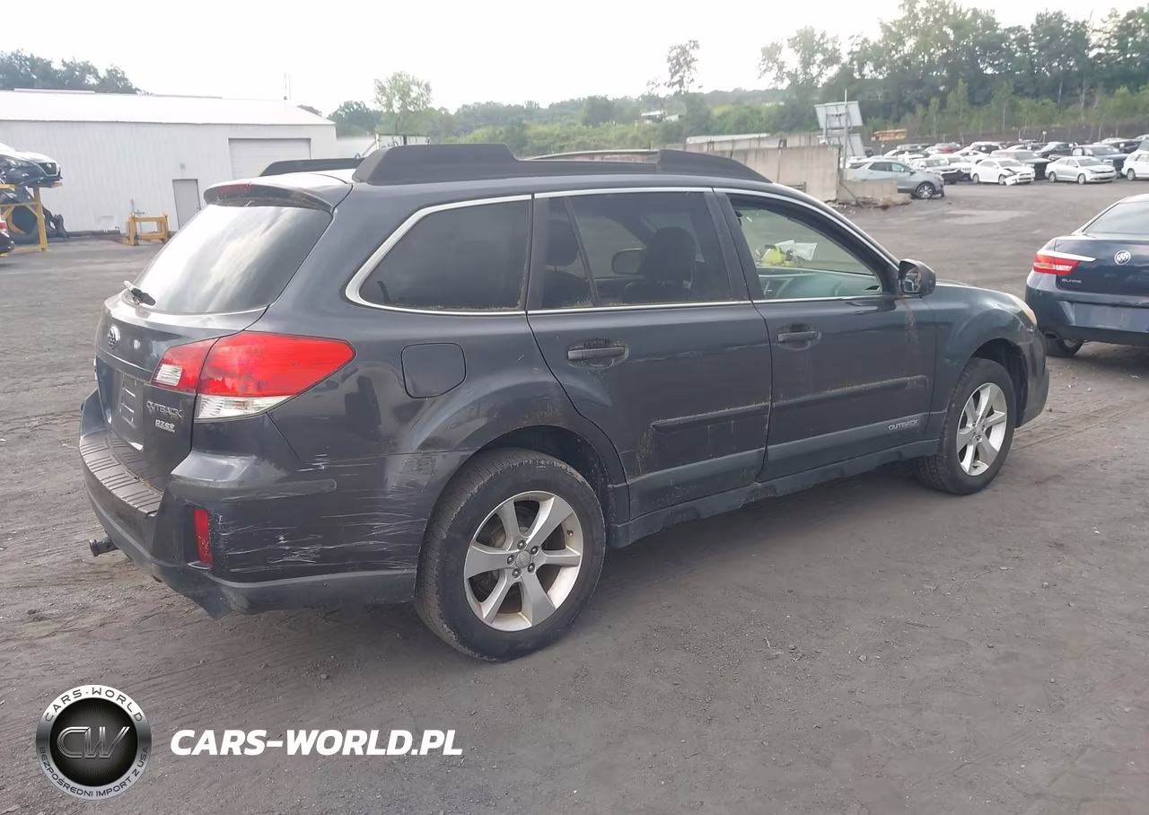2013 Subaru Outback 2.5I Premium VIN:4S4BRBGC5D3320411 - 4