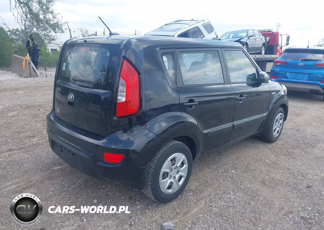 2013 Kia Soul VIN:KNDJT2A52D7628656 - 4