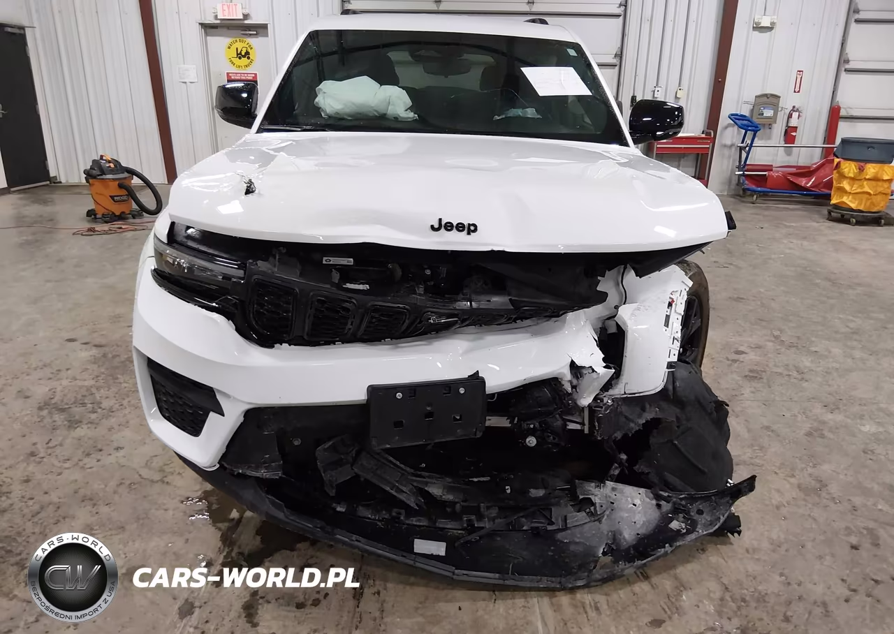 2024 Jeep Grand Cherokee Altitude 4X4 VIN:1C4RJHAG0R8605679 - 13