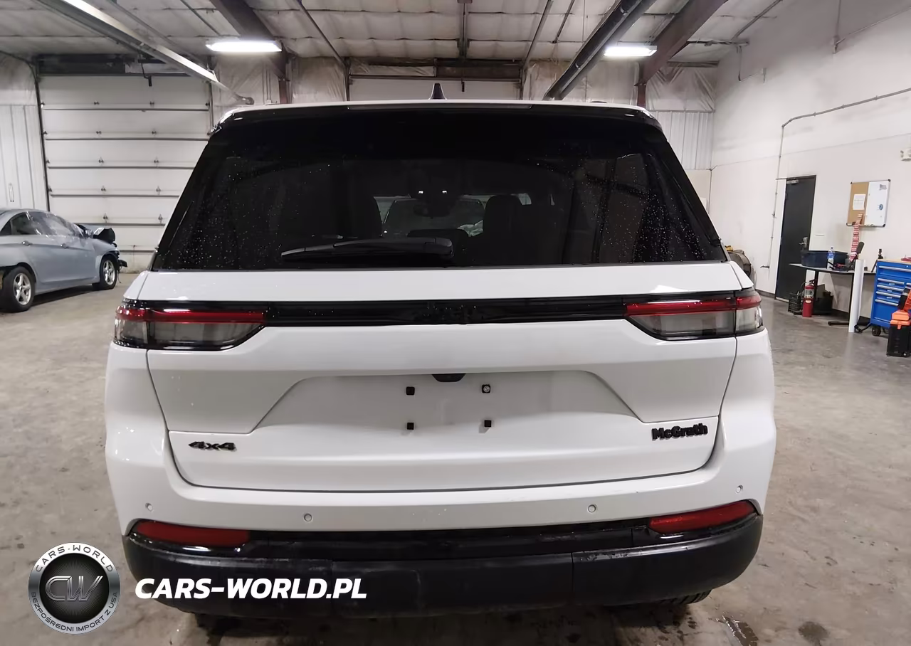2024 Jeep Grand Cherokee Altitude 4X4 VIN:1C4RJHAG0R8605679 - 17