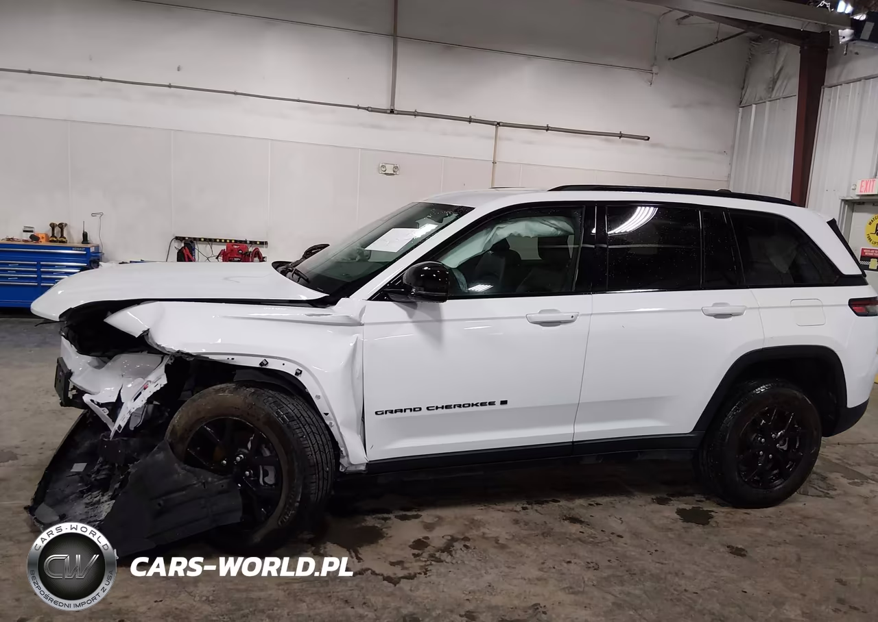 2024 Jeep Grand Cherokee Altitude 4X4 VIN:1C4RJHAG0R8605679 - 19