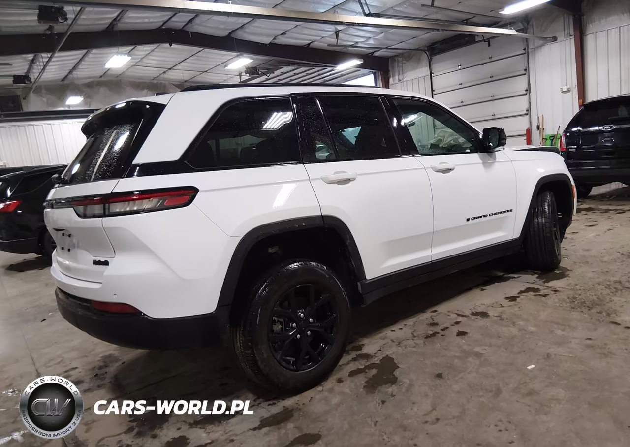2024 Jeep Grand Cherokee Altitude 4X4 VIN:1C4RJHAG0R8605679 - 4