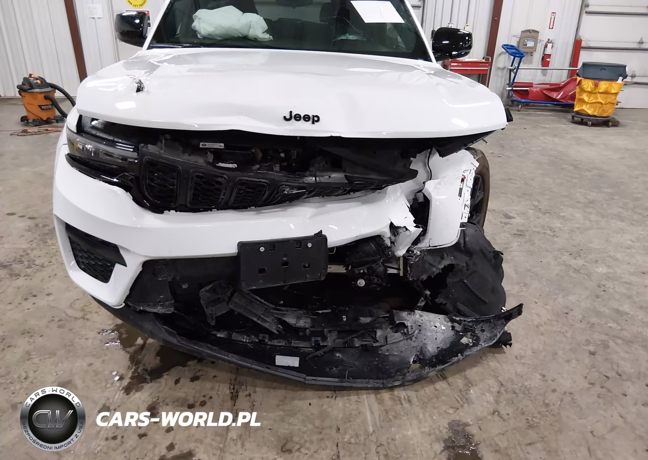 2024 Jeep Grand Cherokee Altitude 4X4 VIN:1C4RJHAG0R8605679 - 6