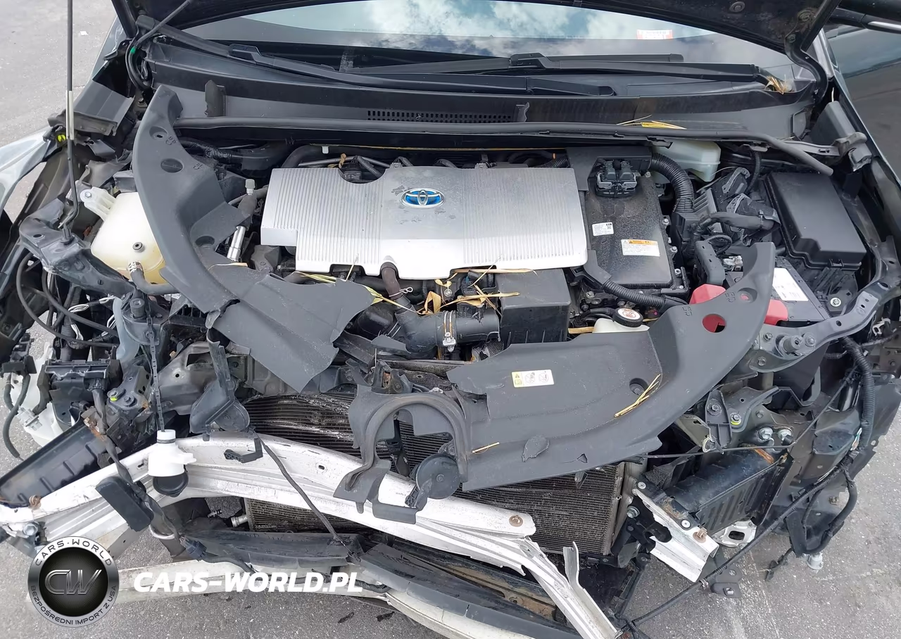 2018 Toyota Prius Three VIN:JTDKARFU4J3549382 - 10