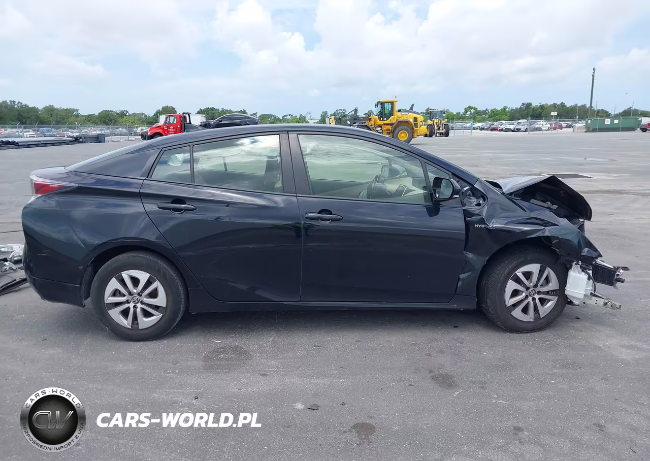 2018 Toyota Prius Three VIN:JTDKARFU4J3549382 - 14