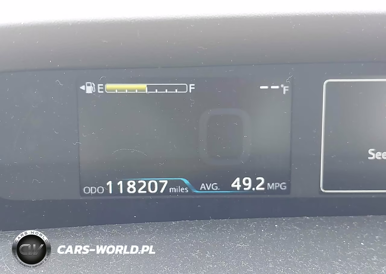 2018 Toyota Prius Three VIN:JTDKARFU4J3549382 - 16