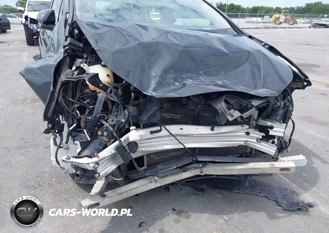 2018 Toyota Prius Three VIN:JTDKARFU4J3549382 - 6