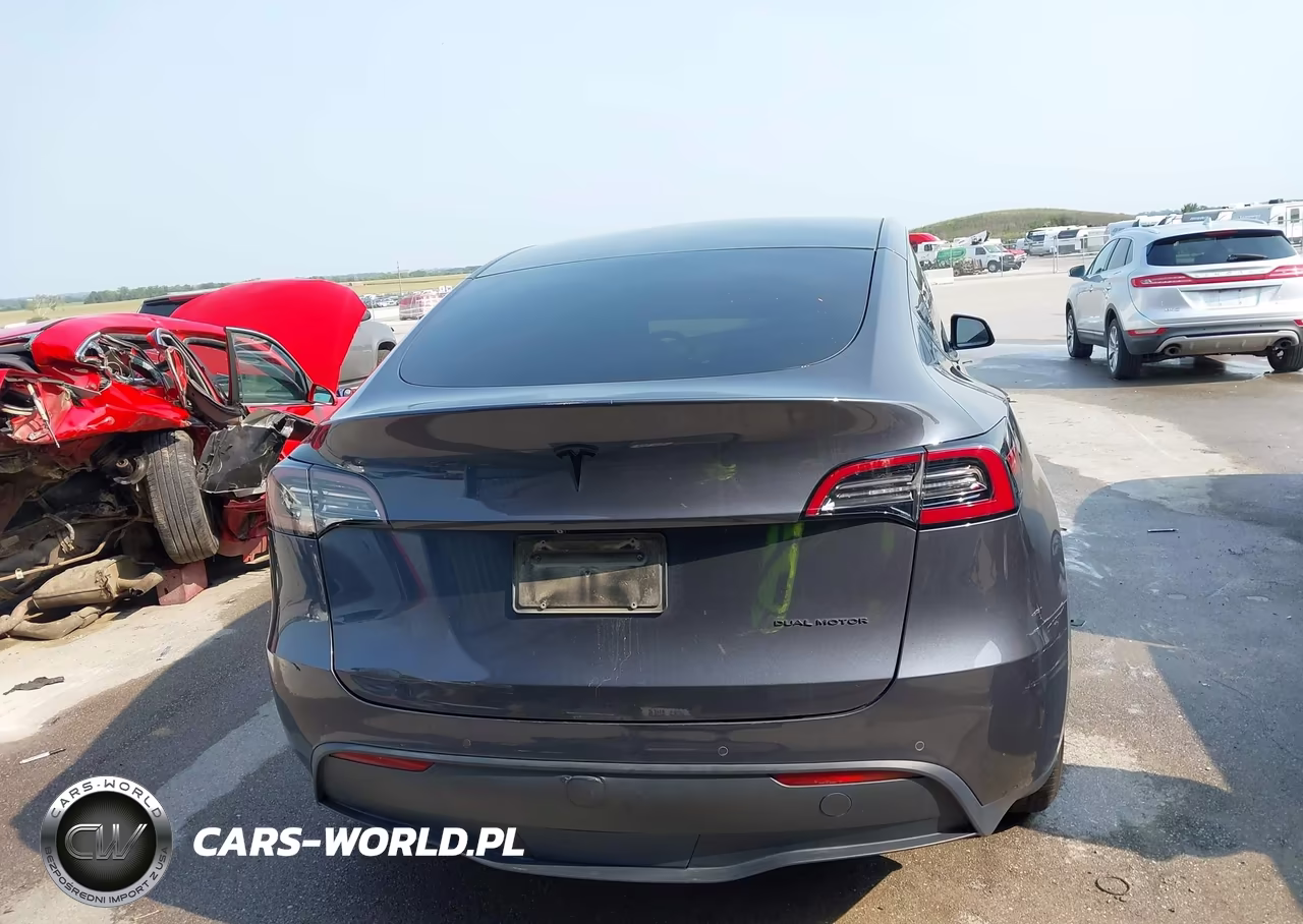 2020 Tesla Model Y Long Range Dual Motor All-Wheel Drive VIN:5YJYGDEE5LF030076 - 17