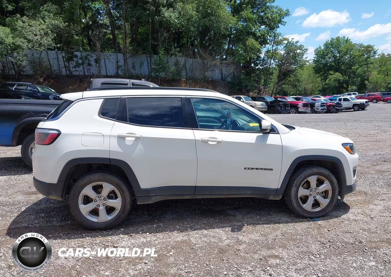 2018 Jeep Compass Latitude 4X4 VIN:3C4NJDBB7JT114042 - 13
