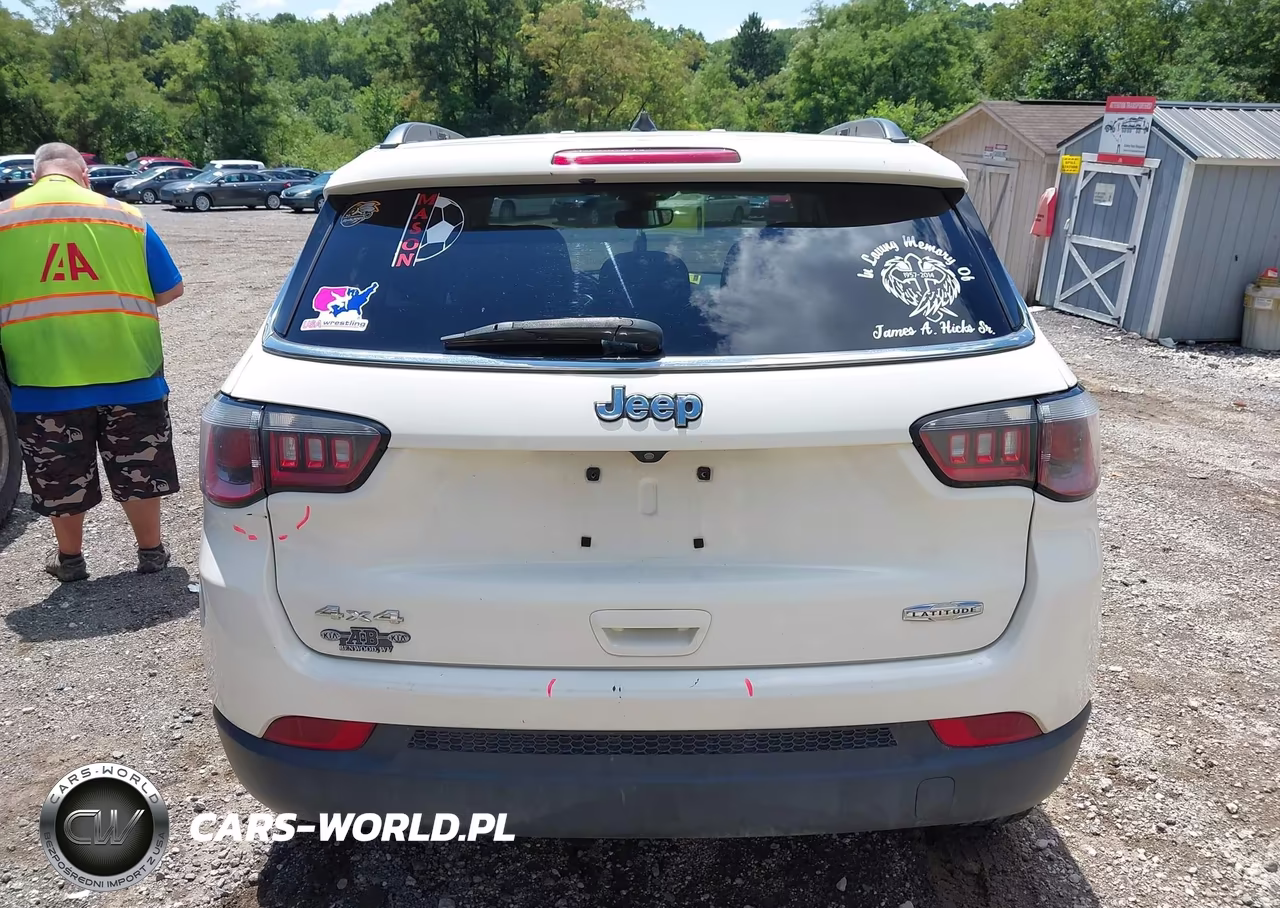2018 Jeep Compass Latitude 4X4 VIN:3C4NJDBB7JT114042 - 16