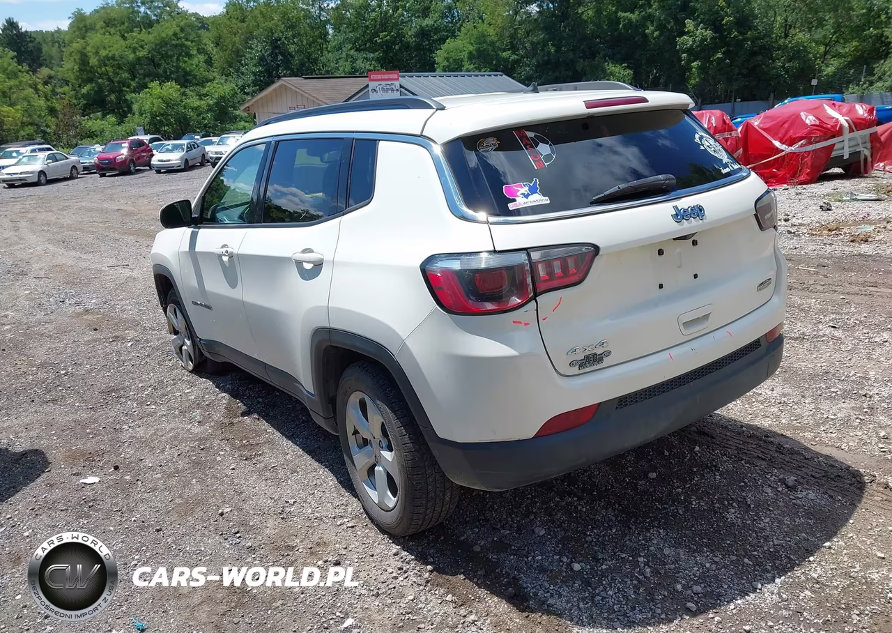 2018 Jeep Compass Latitude 4X4 VIN:3C4NJDBB7JT114042 - 3