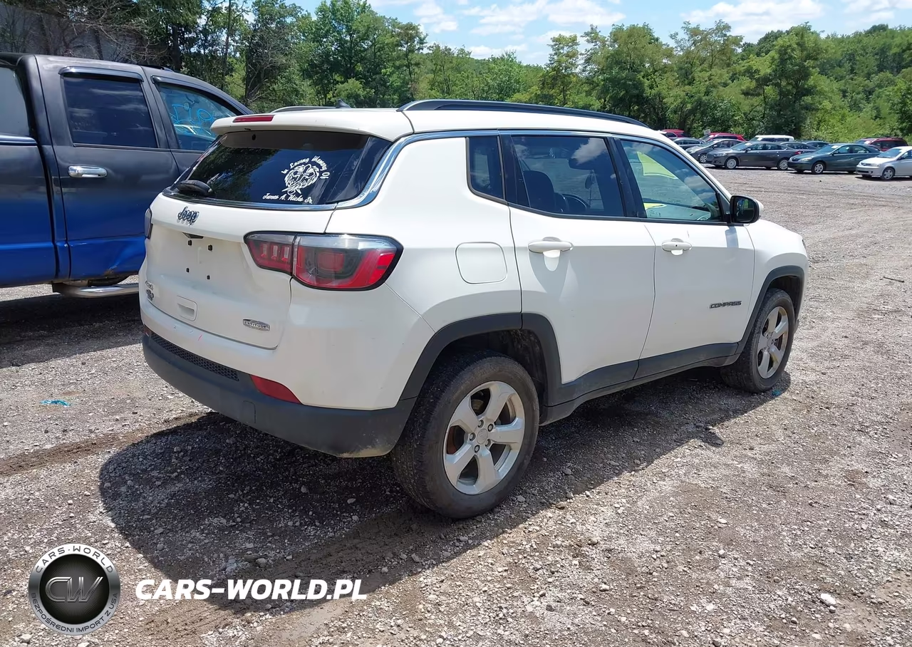 2018 Jeep Compass Latitude 4X4 VIN:3C4NJDBB7JT114042 - 4