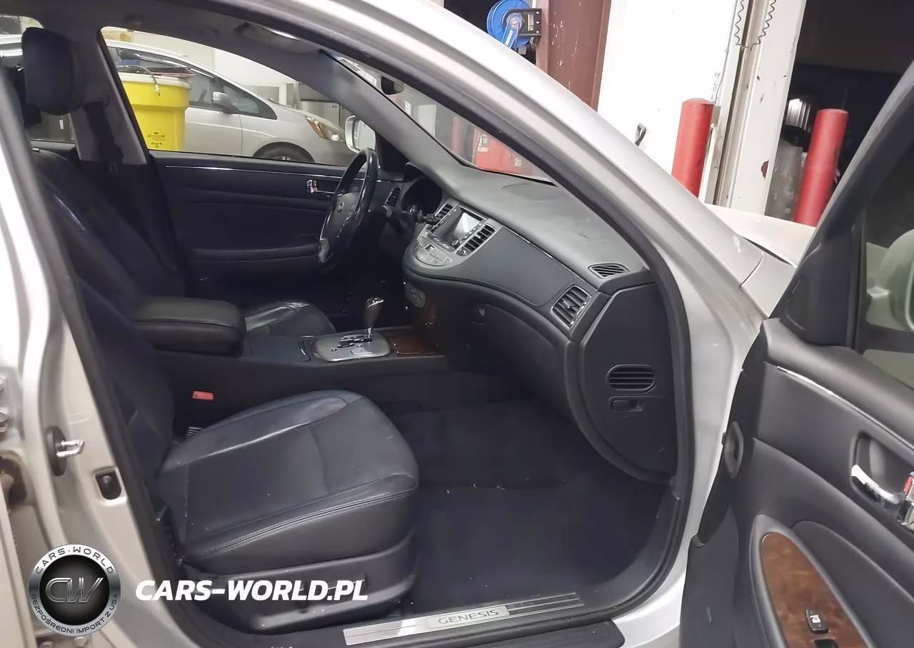2011 Hyundai Genesis 3.8 VIN:KMHGC4DE2BU117685 - 5