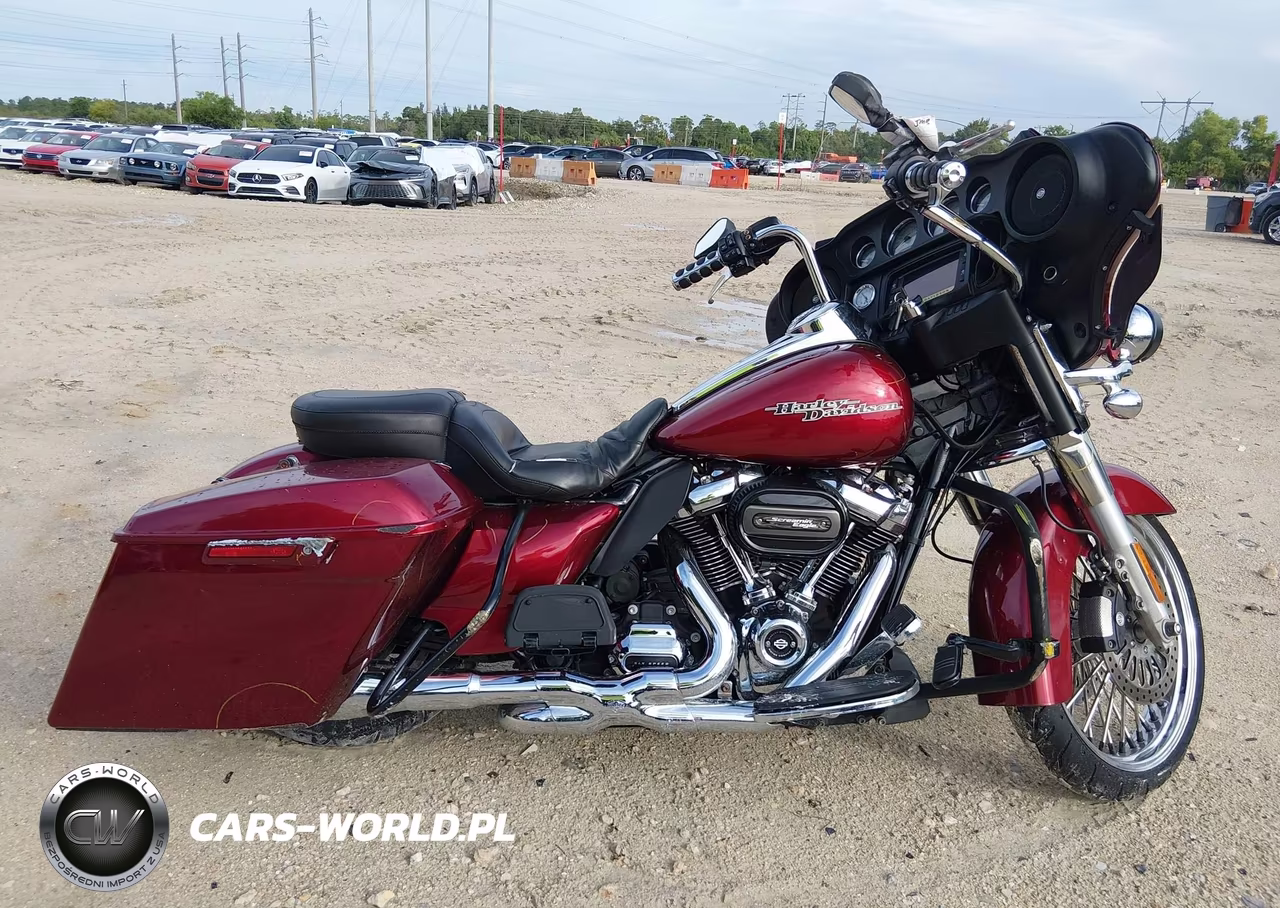 2017 Harley-Davidson Flhx Street Glide VIN:1HD1KBC15HB625152 - 12