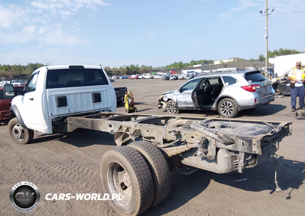 2023 Ram 5500 Chassis Tradesman-Slt VIN:3C7WRMDJ0PG513803 - 3