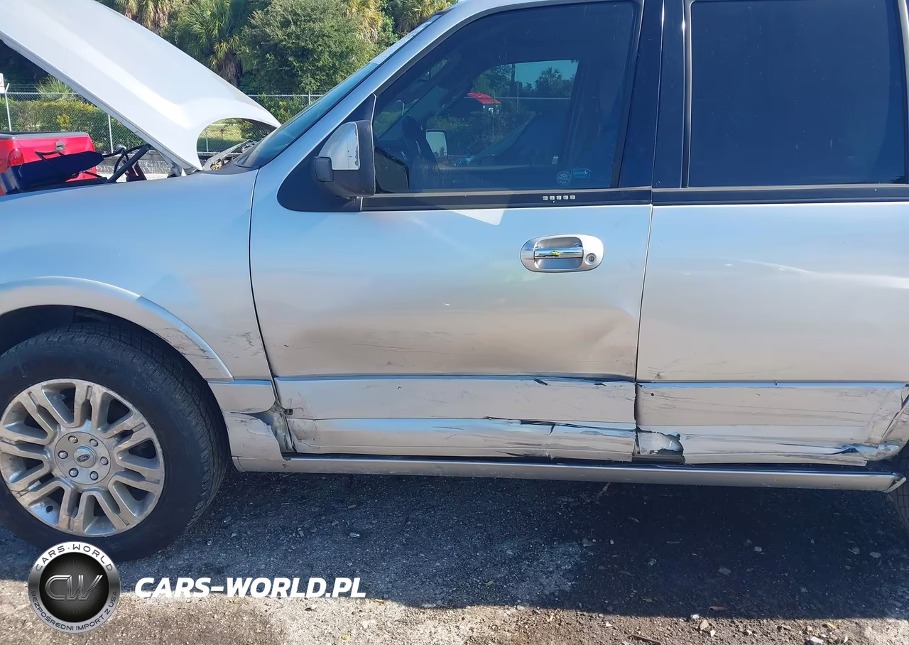 2011 Ford Expedition Limited VIN:1FMJU2A54BEF12022 - 12