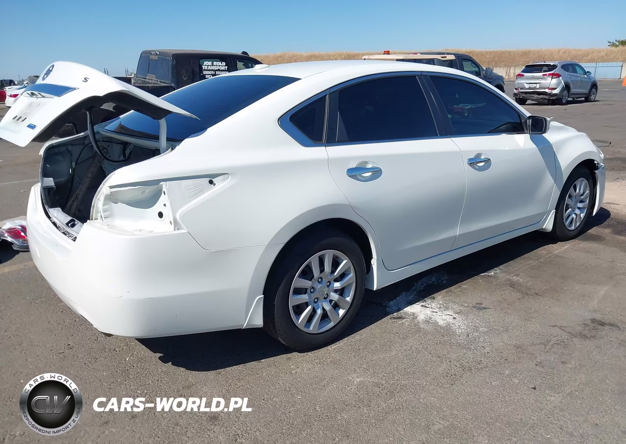 2014 Nissan Altima 2.5 S VIN:1N4AL3AP5EN258877 - 4