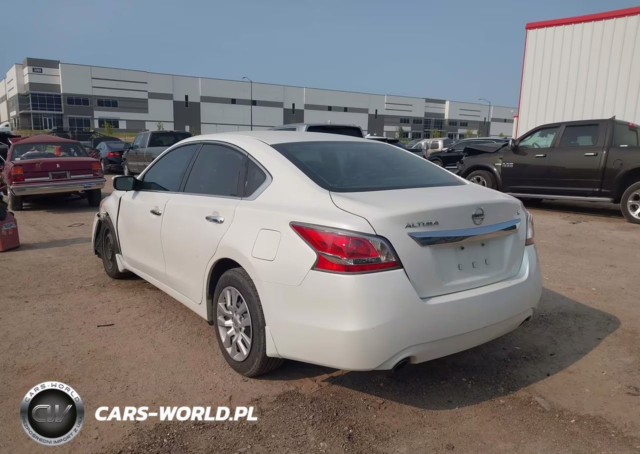 2015 Nissan Altima 2.5 S VIN:1N4AL3AP2FN880175 - 3