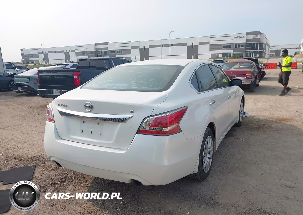 2015 Nissan Altima 2.5 S VIN:1N4AL3AP2FN880175 - 4