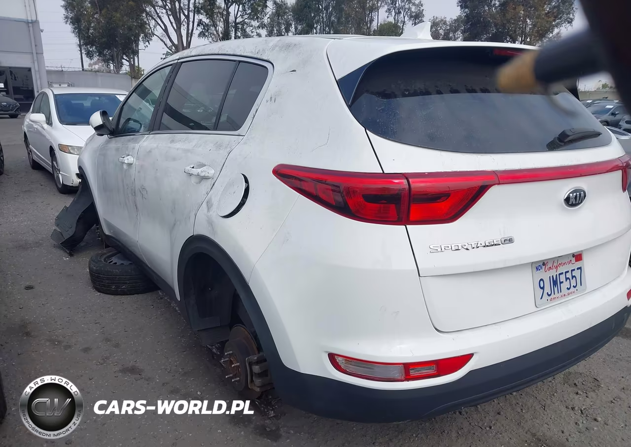 2018 Kia Sportage Lx VIN:KNDPM3AC8J7402211 - 3