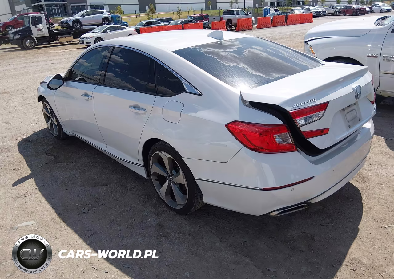 2018 Honda Accord Touring 2.0T VIN:1HGCV2F9XJA048585 - 3