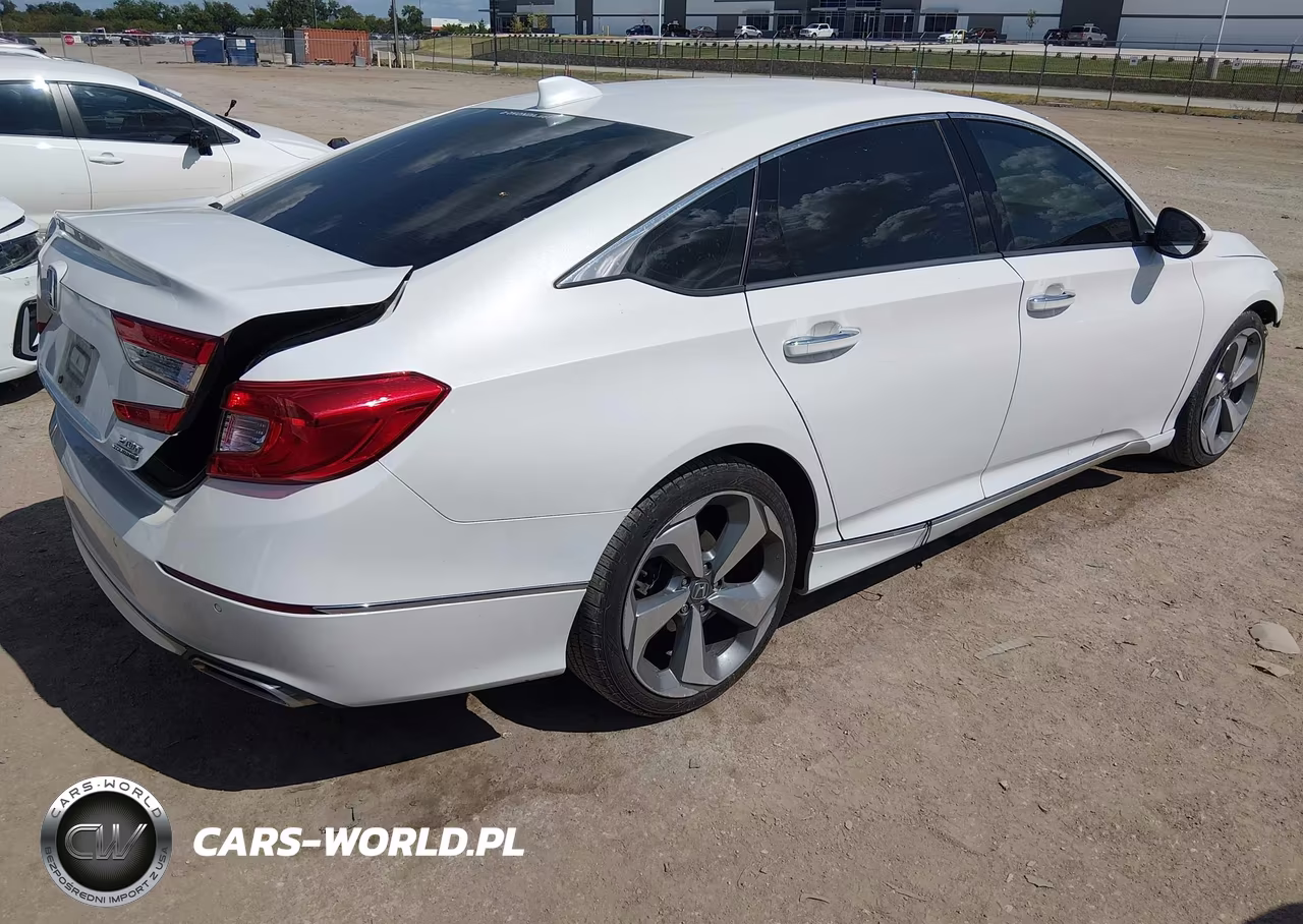2018 Honda Accord Touring 2.0T VIN:1HGCV2F9XJA048585 - 4