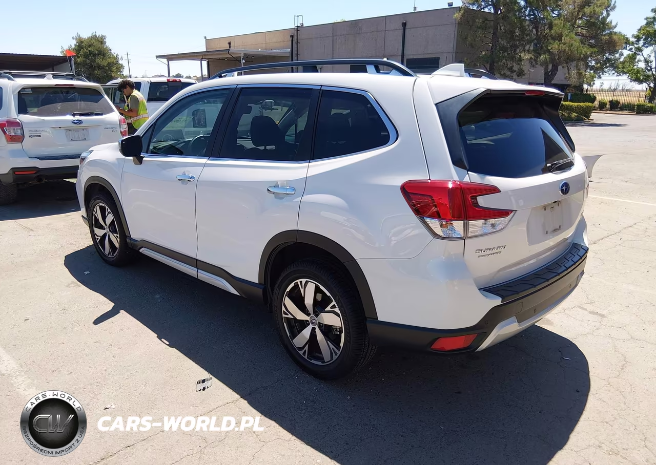 2019 Subaru Forester Touring VIN:JF2SKAWC8KH475671 - 3