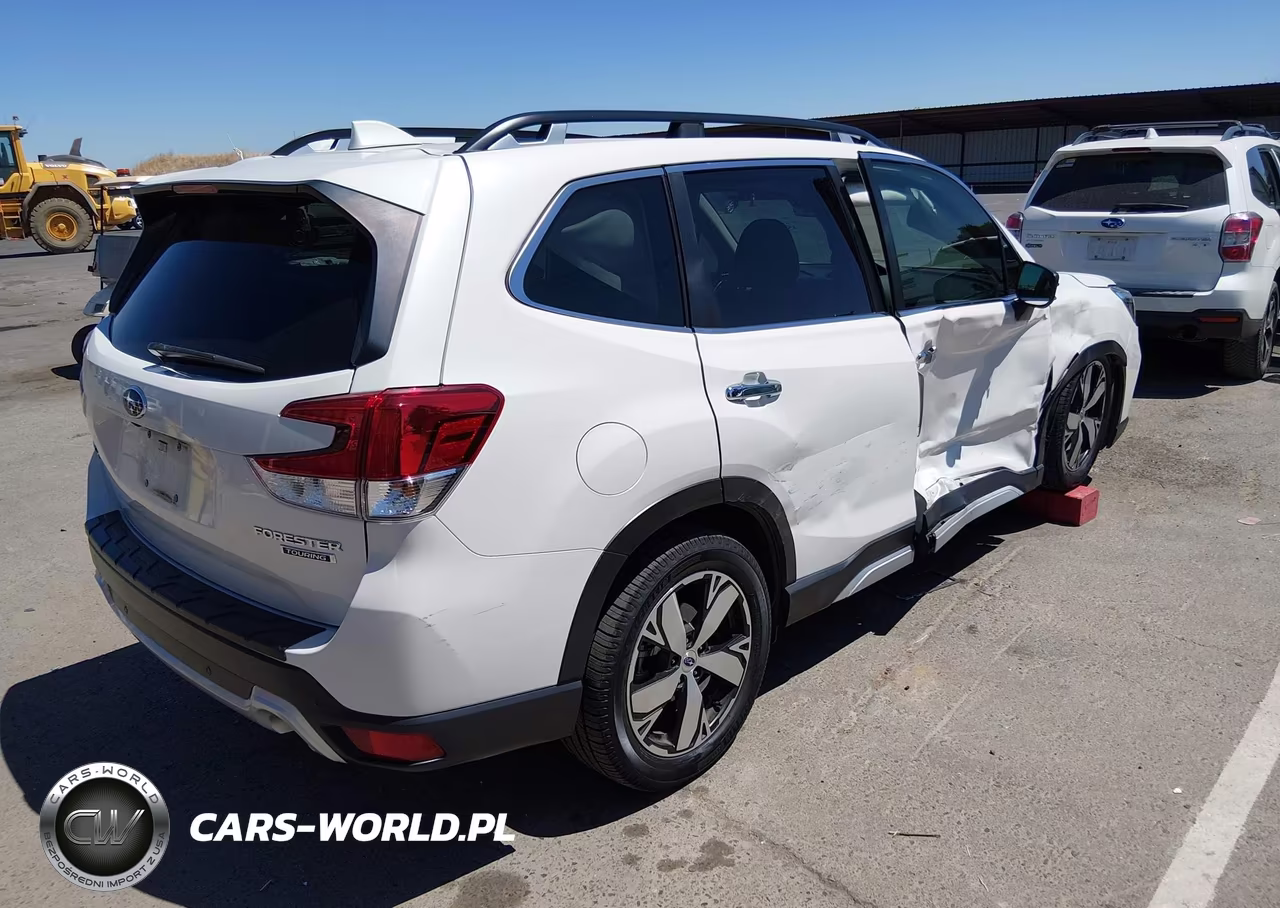 2019 Subaru Forester Touring VIN:JF2SKAWC8KH475671 - 4