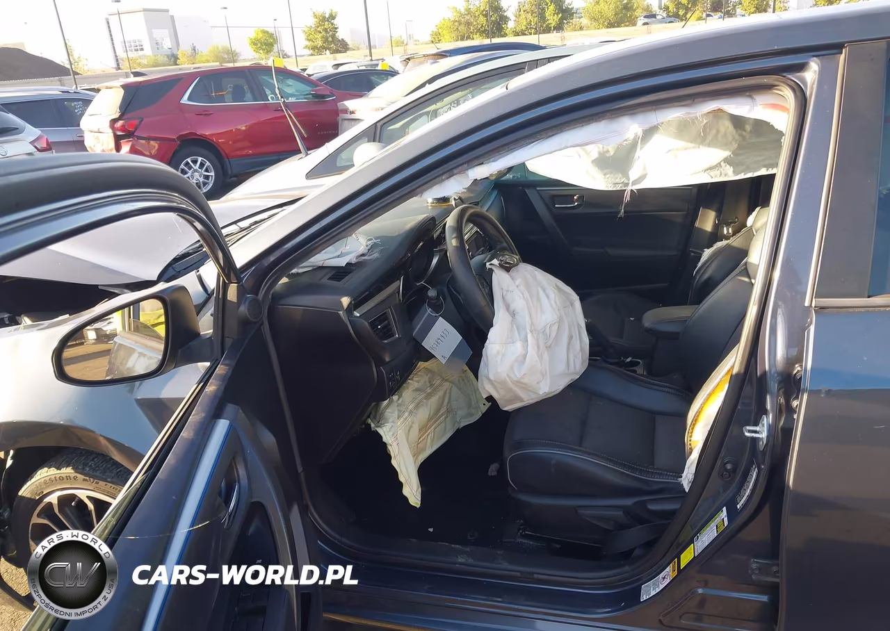 2015 Toyota Corolla S Plus VIN:5YFBURHE7FP318861 - 5