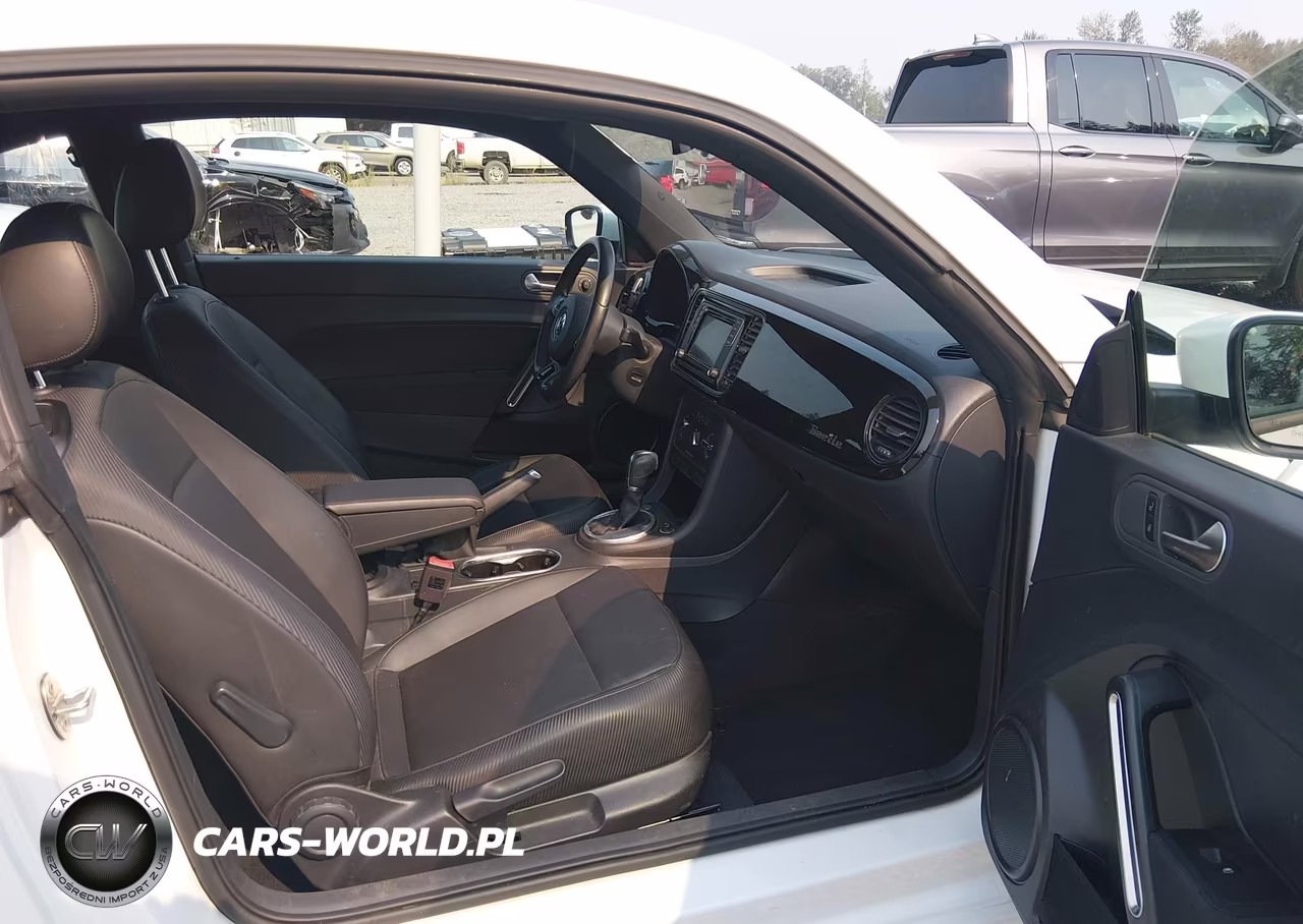 2018 Volkswagen Beetle 2.0T Coast-2.0T S VIN:3VWFD7AT0JM700984 - 18