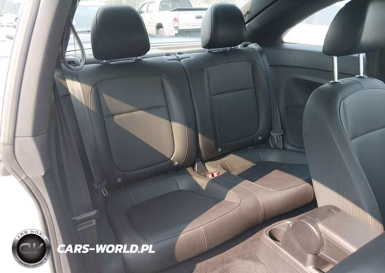 2018 Volkswagen Beetle 2.0T Coast-2.0T S VIN:3VWFD7AT0JM700984 - 19