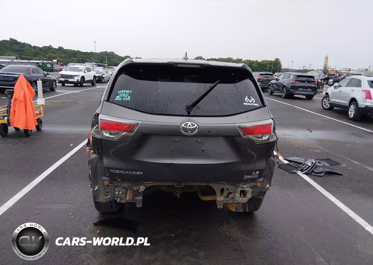 2015 Toyota Highlander Le Plus V6 VIN:5TDZKRFH6FS088996 - 17
