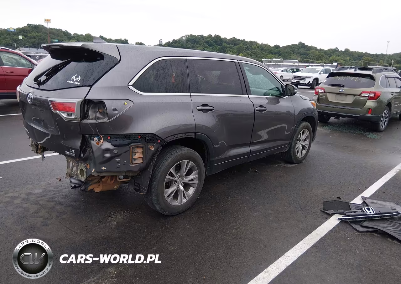 2015 Toyota Highlander Le Plus V6 VIN:5TDZKRFH6FS088996 - 4